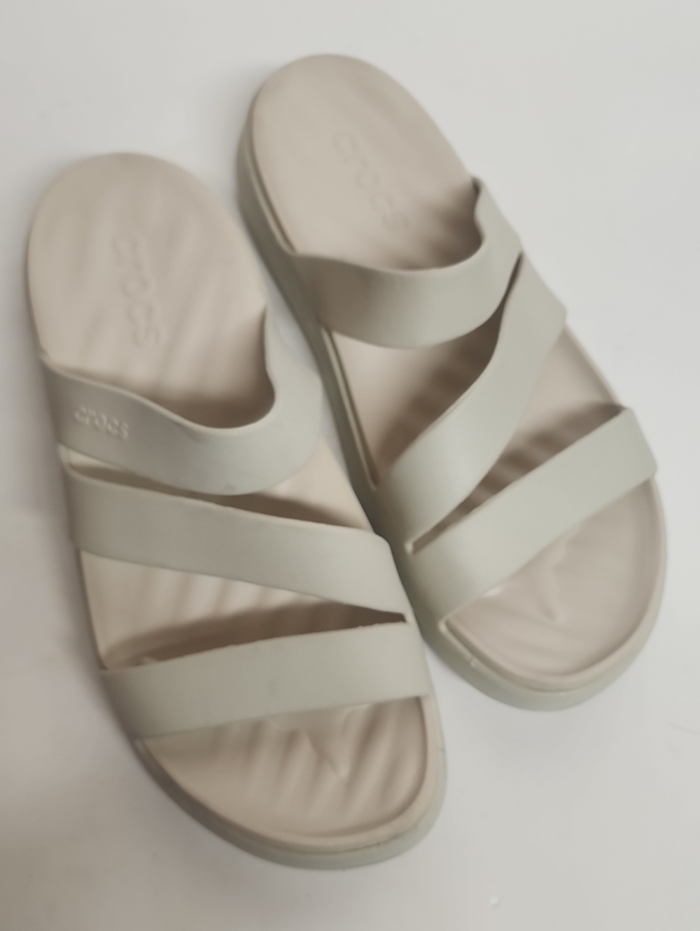 CROCS W 10 Strappy Cream Slip-on Sandals. Comfortable Summer Beach Water Park
